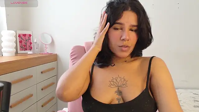 Snapshot of ninapego chatting on 11/26/25, 11:00 ninapego online show from 11/26/25, 11:00