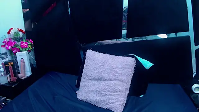 Snapshot of Cocoo_Nuth chatting on 12/20/24, 03:03 Cocoo Nuth online show from 12/20/24, 03:03