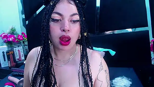 Snapshot of Cocoo_Nuth chatting on 01/04/25, 02:35 Cocoo Nuth online show from 01/04/25, 02:35