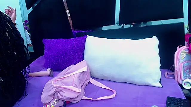 Snapshot of Cocoo_Nuth chatting on 01/10/25, 03:07 Cocoo Nuth online show from 01/10/25, 03:07