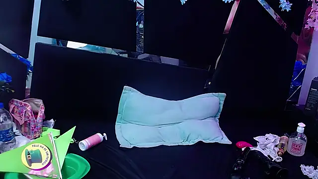 Snapshot of Cocoo_Nuth chatting on 03/18/25, 10:14 Cocoo Nuth online show from 03/18/25, 10:14