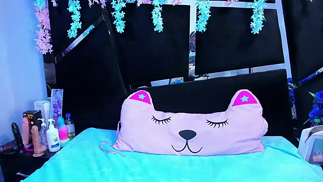 Snapshot of Cocoo_Nuth chatting on 09/20/25, 02:56 Cocoo Nuth online show from 09/20/25, 02:56