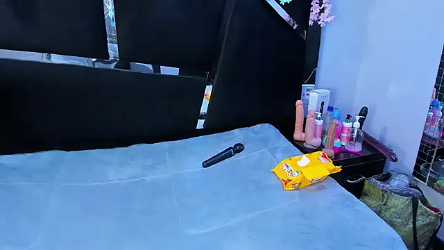 Snapshot of Cocoo_Nuth chatting on 10/30/25, 01:40 Cocoo Nuth online show from 10/30/25, 01:40