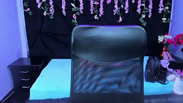 Snapshot of Cocoo_Nuth chatting on 11/28/25, 03:20 Cocoo Nuth online show from 11/28/25, 03:20