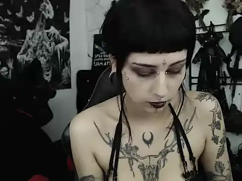 Snapshot of n0sferatus__ chatting on 06/24/26, 03:27 n0sferatus online show from 06/24/26, 03:27