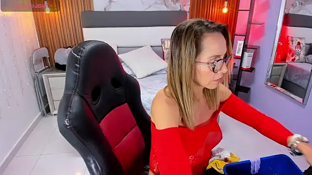 CATIAJONES online show from 11/19/25, 06:41