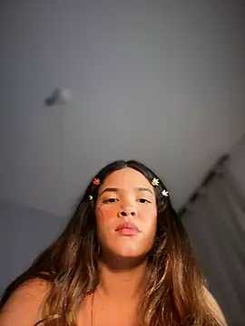 Snapshot of Zeli_66 chatting on 02/13/26, 10:06 Zeli 66 online show from 02/13/26, 10:06