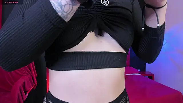 Snapshot of Megan_wolf1_ chatting on 09/19/25, 03:30 Megan wolf1  online show from 09/19/25, 03:30