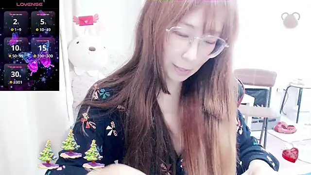 Snapshot of aFanny chatting on 03/09/25, 02:10 aFanny online show from 03/09/25, 02:10