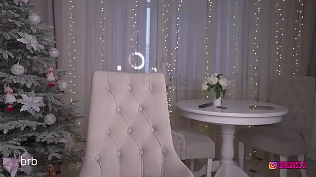 Snapshot of _Moon__Shine_ chatting on 12/14/25, 04:07 Moon Shine online show from 12/14/25, 04:07