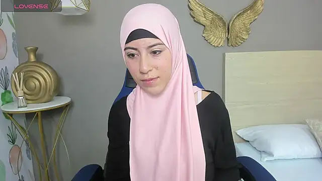 chaymae nah  online show from 12/20/24, 02:41