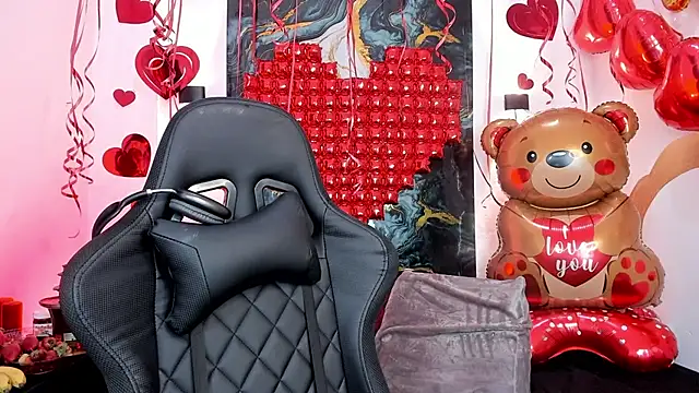 chaymae nah  online show from 02/13/26, 05:03