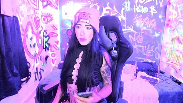 chaymae nah  online show from 04/29/26, 03:10