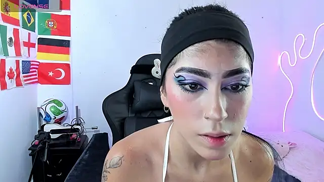 chaymae nah  online show from 06/23/26, 12:52