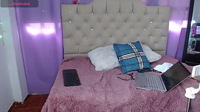 Snapshot of ameliefederline11 chatting on 03/18/25, 08:48 ameliefederline11 online show from 03/18/25, 08:48