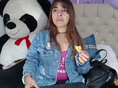 ameliefederline11 online show from 12/22/25, 04:04