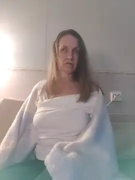 Evelina cute online show from 12/25/24, 12:47