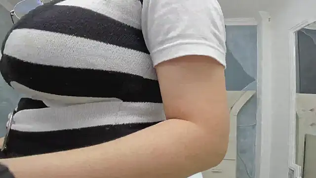 AmberGreyy  online show from 02/26/25, 12:25