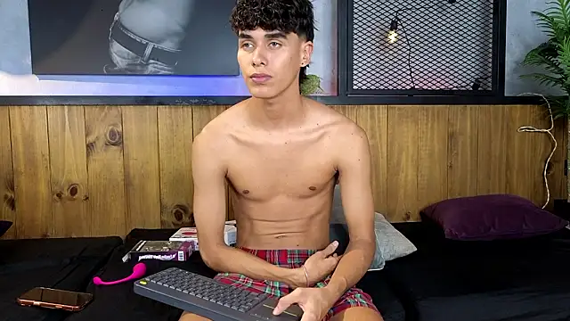 Snapshot of andrewortix chatting on 03/07/26, 04:20 andrewortix online show from 03/07/26, 04:20