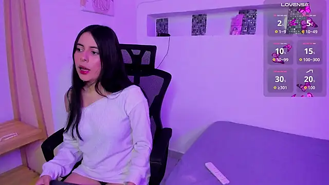 Snapshot of little_isabela1 chatting on 03/31/26, 10:43 little isabela1 online show from 03/31/26, 10:43