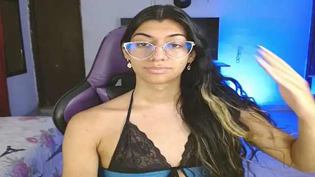 engielphoenis14 online show from 12/04/25, 09:01