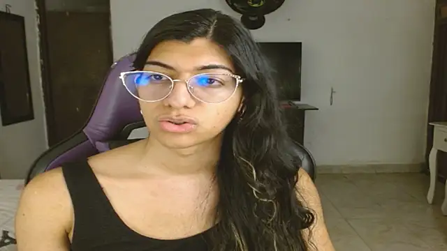 Snapshot of engielphoenis14 chatting on 12/21/25, 10:06 engielphoenis14 online show from 12/21/25, 10:06