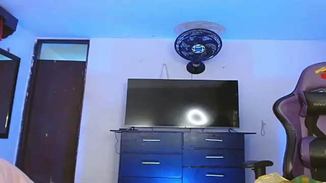 Snapshot of engielphoenis14 chatting on 02/14/26, 07:32 engielphoenis14 online show from 02/14/26, 07:32