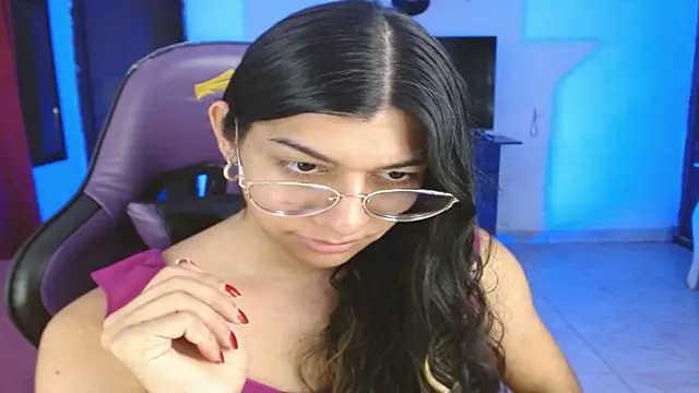 Snapshot of engielphoenis14 chatting on 03/06/26, 11:34 engielphoenis14 online show from 03/06/26, 11:34