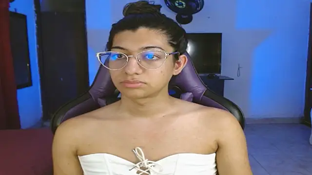 Snapshot of engielphoenis14 chatting on 03/13/26, 11:11 engielphoenis14 online show from 03/13/26, 11:11