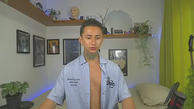 Snapshot of ArchiGoldd chatting on 04/22/26, 08:43 ArchiGoldd online show from 04/22/26, 08:43