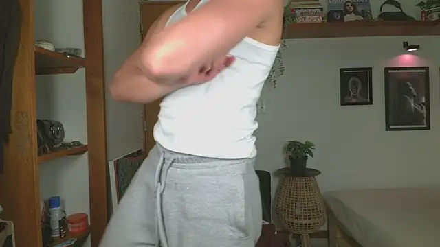 Snapshot of ArchiGoldd chatting on 04/29/26, 08:37 ArchiGoldd online show from 04/29/26, 08:37