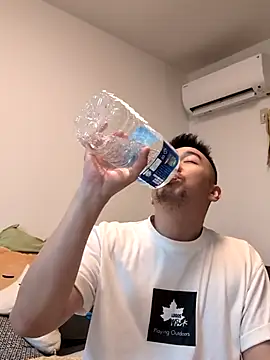 Snapshot of KOUHEY2023 chatting on 02/01/25, 01:41 KOUHEY2023 online show from 02/01/25, 01:41