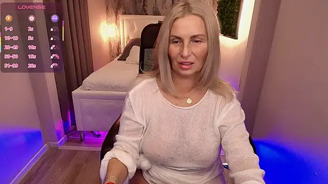 Scarlett Mai online show from 11/20/25, 08:03