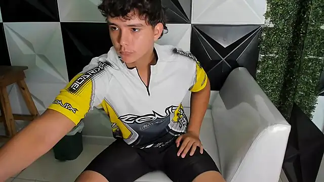 Dani cumboy online show from 12/17/25, 02:34