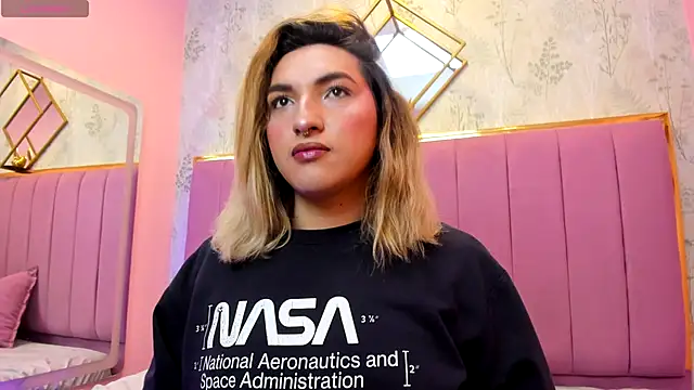 TomLondon  online show from 12/18/25, 01:50