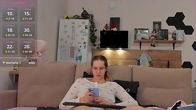 Girl alone home online show from 03/08/26, 02:04