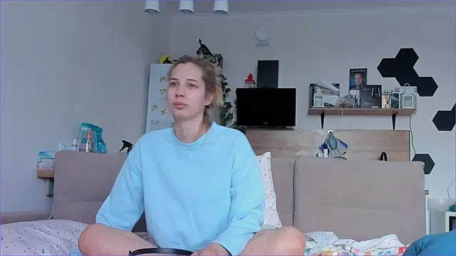 Girl alone home online show from 05/14/26, 03:35