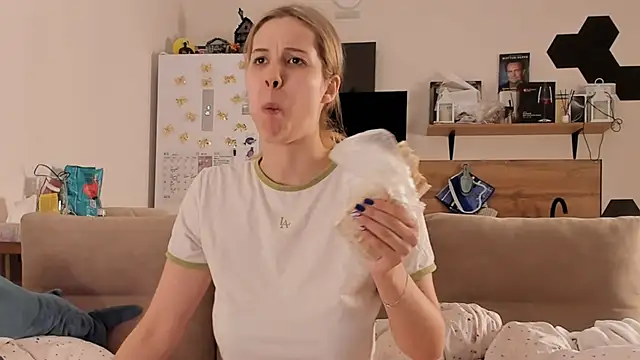 Girl alone home online show from 05/29/26, 04:49