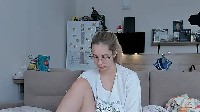 Girl alone home online show from 05/30/26, 04:53