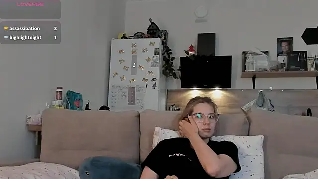 Girl alone home online show from 06/05/26, 04:08