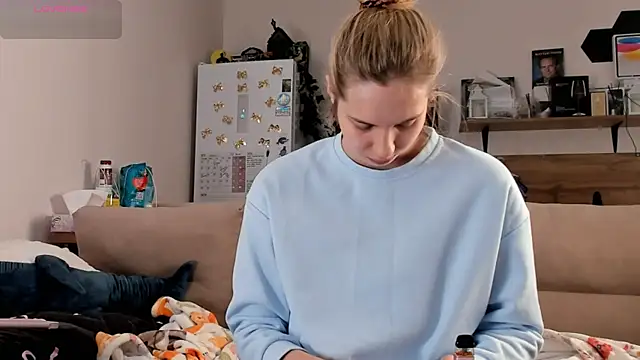 Girl alone home online show from 06/11/26, 03:43