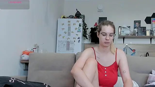 Girl alone home online show from 06/18/26, 03:40