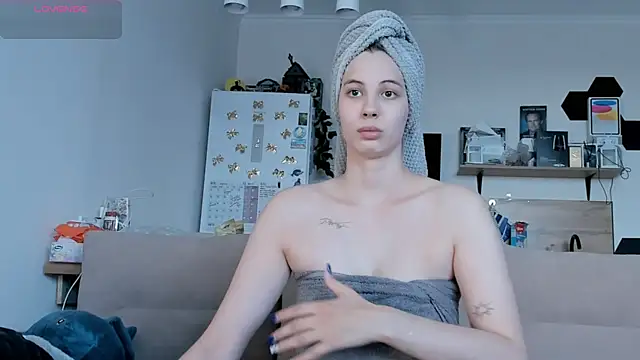 Girl alone home online show from 06/18/26, 03:05