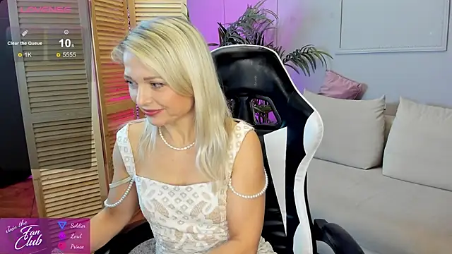 Snapshot of Gloria_Lovely chatting on 12/05/24, 02:00 Gloria Lovely online show from 12/05/24, 02:00
