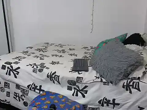 Snapshot of charlotte_077 chatting on 03/19/25, 07:40 charlotte 077 online show from 03/19/25, 07:40