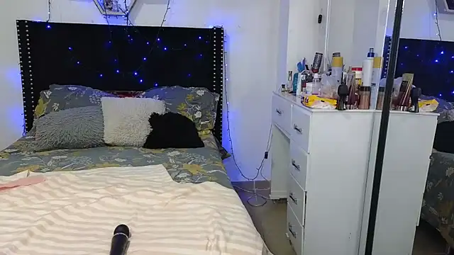 charlotte 077 online show from 02/12/26, 03:23