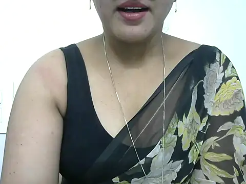 Snapshot of rashmika_reddy chatting on 05/23/26, 04:33 rashmika reddy online show from 05/23/26, 04:33