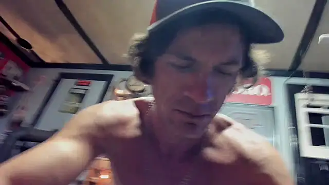 Snapshot of mowingman26 chatting on 12/02/25, 09:25 mowingman26 online show from 12/02/25, 09:25