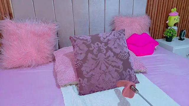 Snapshot of cristal_subin69 chatting on 11/28/25, 12:08 cristal subin69 online show from 11/28/25, 12:08