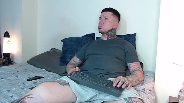 Snapshot of Adam_tatto chatting on 02/16/25, 03:37 Adam tatto online show from 02/16/25, 03:37